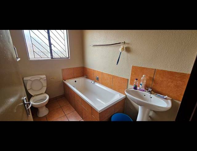 3 BEDROOM HOUSE FOR SALE IN LOTUS GARDENS